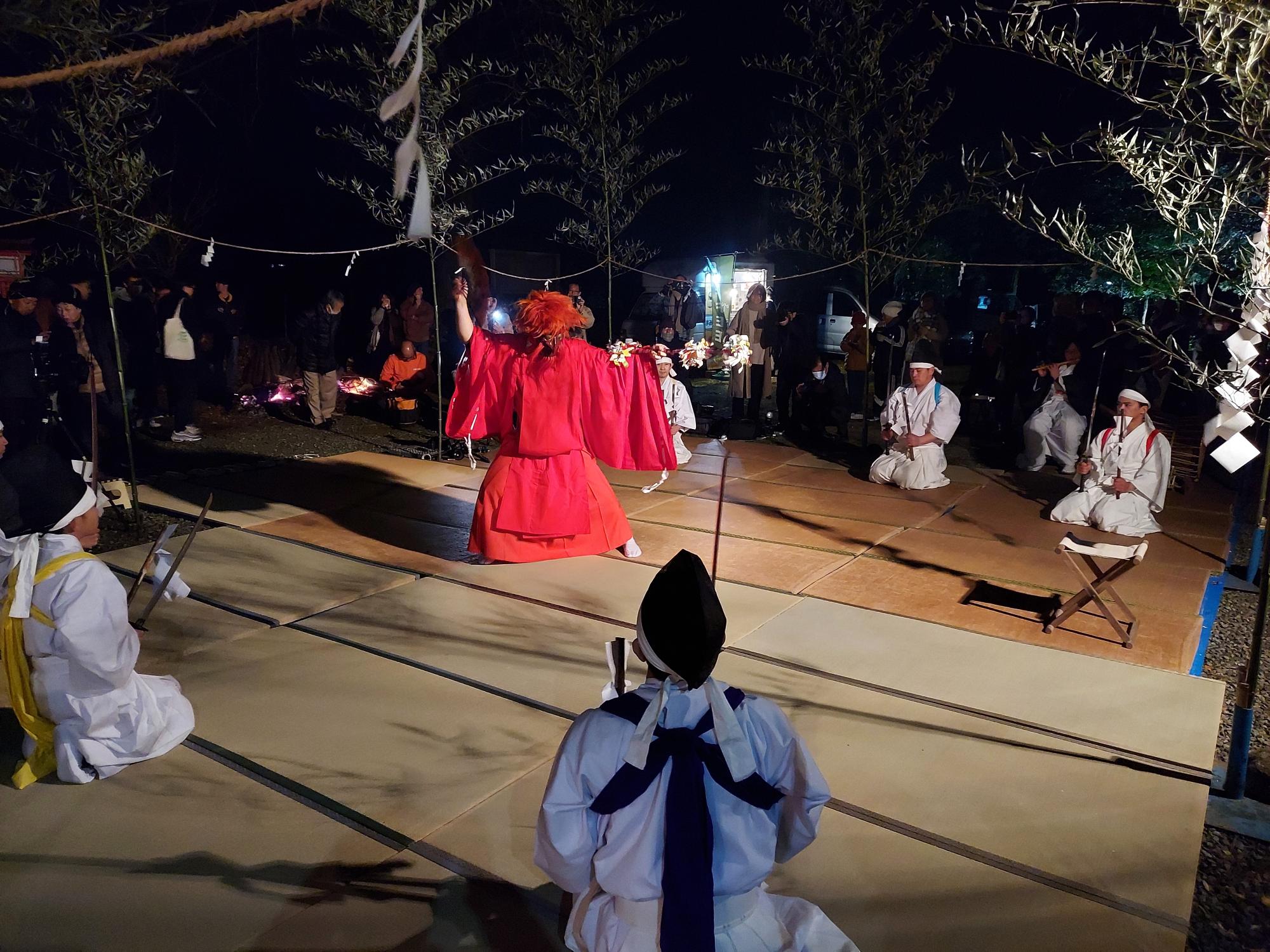 十二人剣舞の様子01