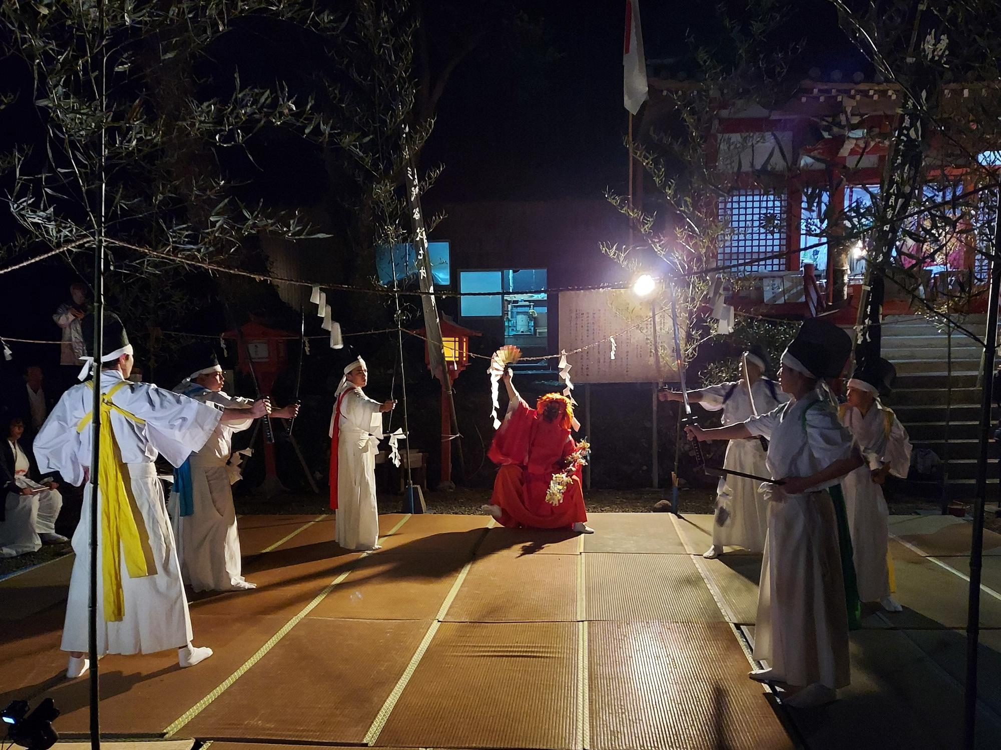 十二人剣舞の様子02