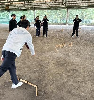 令和6年度みらいアドバイザー活動発表会（川内高等学校2年生男女共同参画を楽しく学ぶグループ）モルックの様子