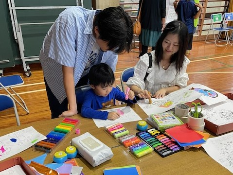 親子で取り組む様子