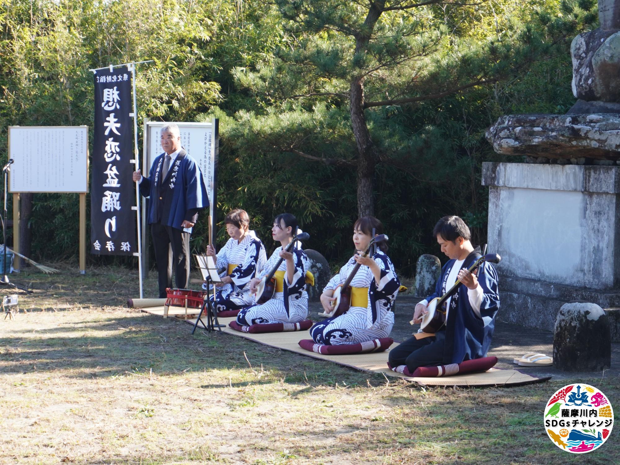 唄と三味線の音が響く
