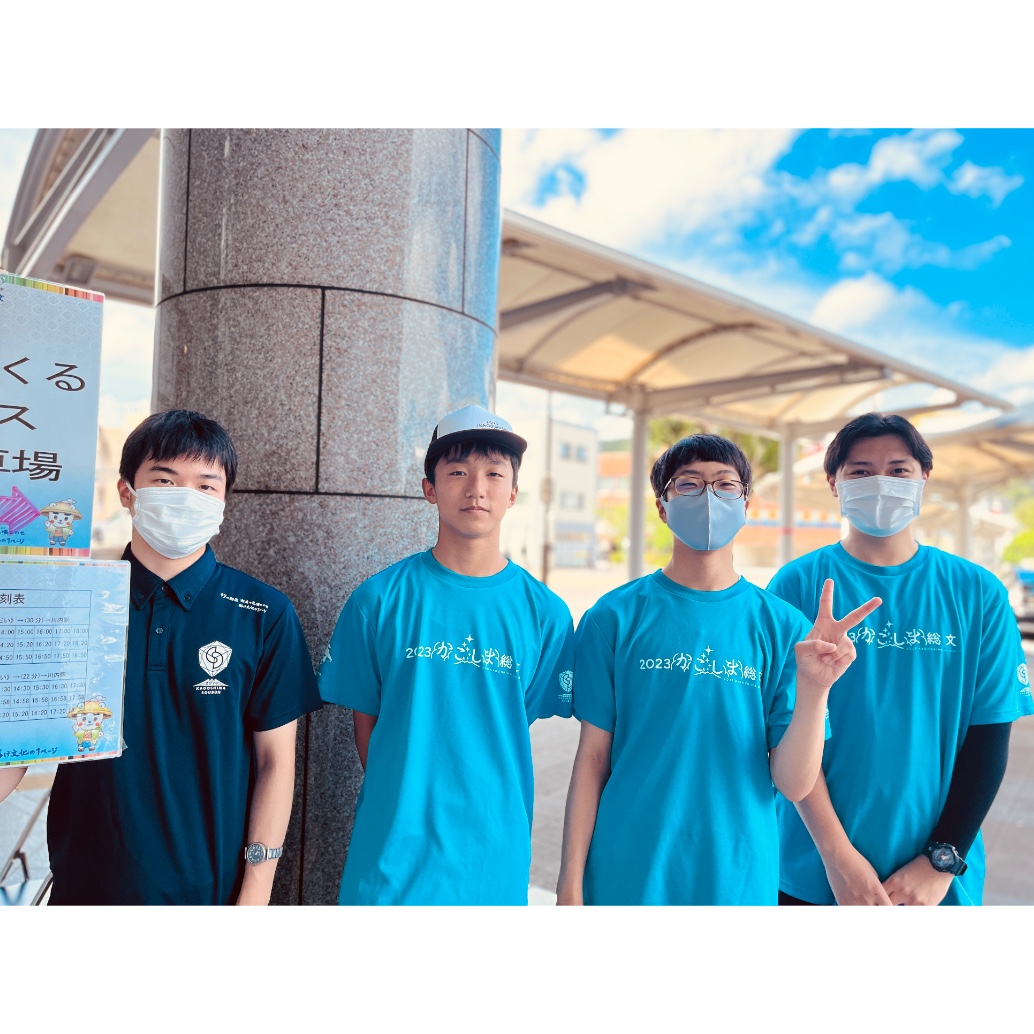誘導・案内係のれいめい高等学校の生徒案内と先生