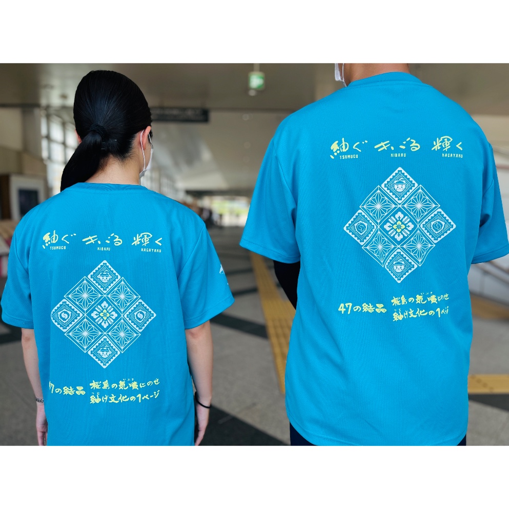 総文祭の公式Tシャツを着るれいめい高等学校の生徒