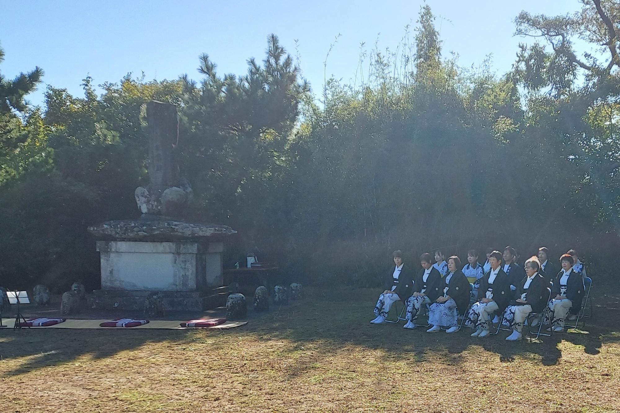 久見崎盆踊り 想夫恋の様子