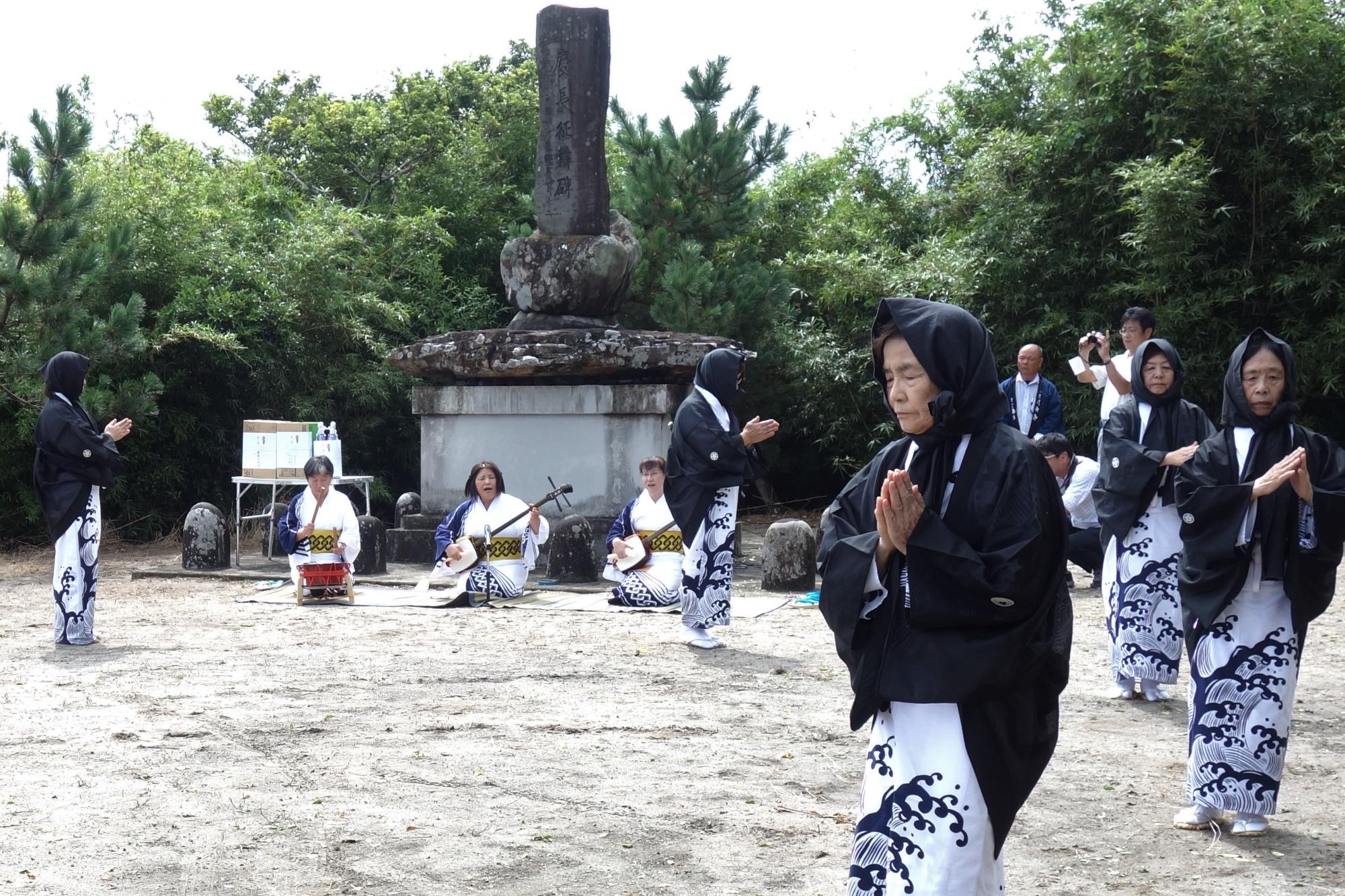 久見崎盆踊り 想夫恋の様子