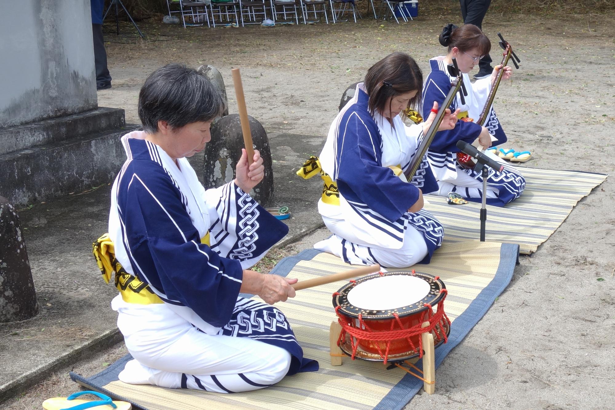 久見崎盆踊り 想夫恋の様子