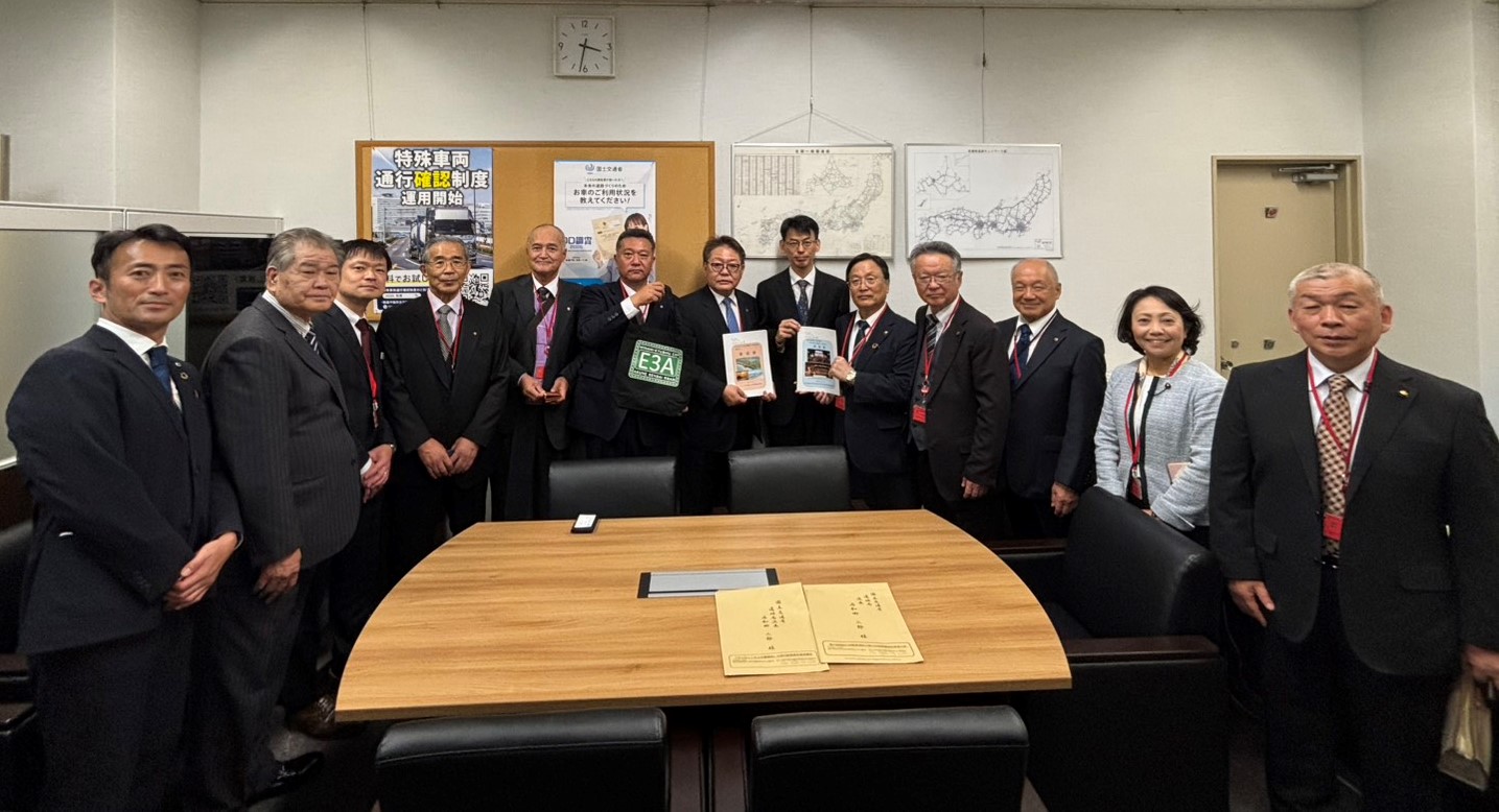 要望書手交(石和田次長)