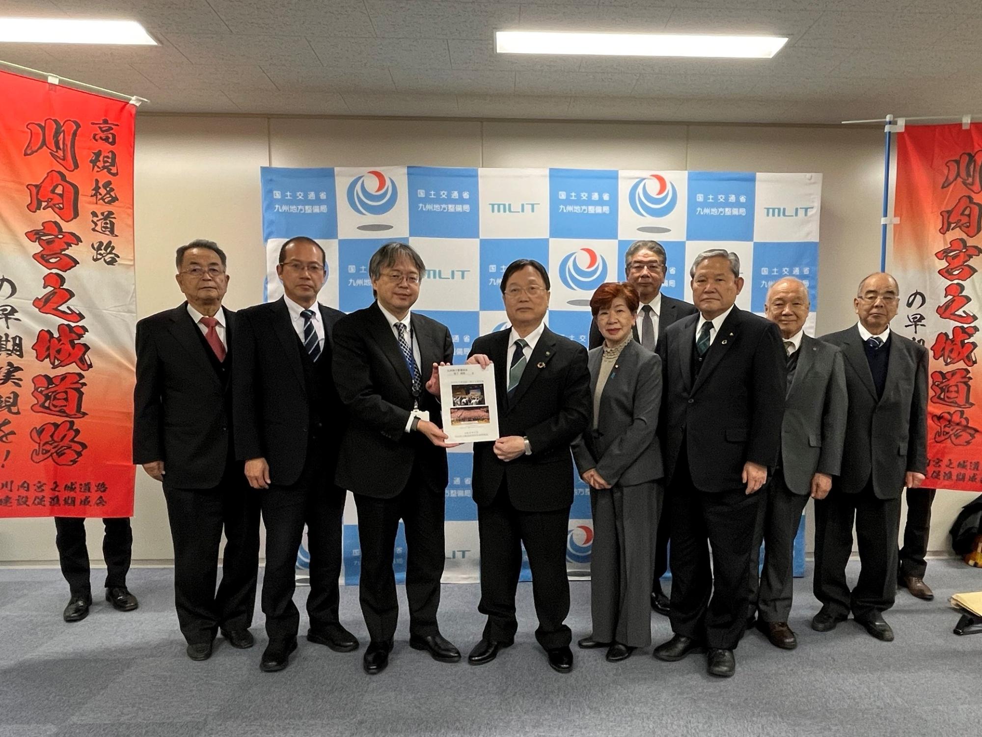 垣下局長(左から3番目)