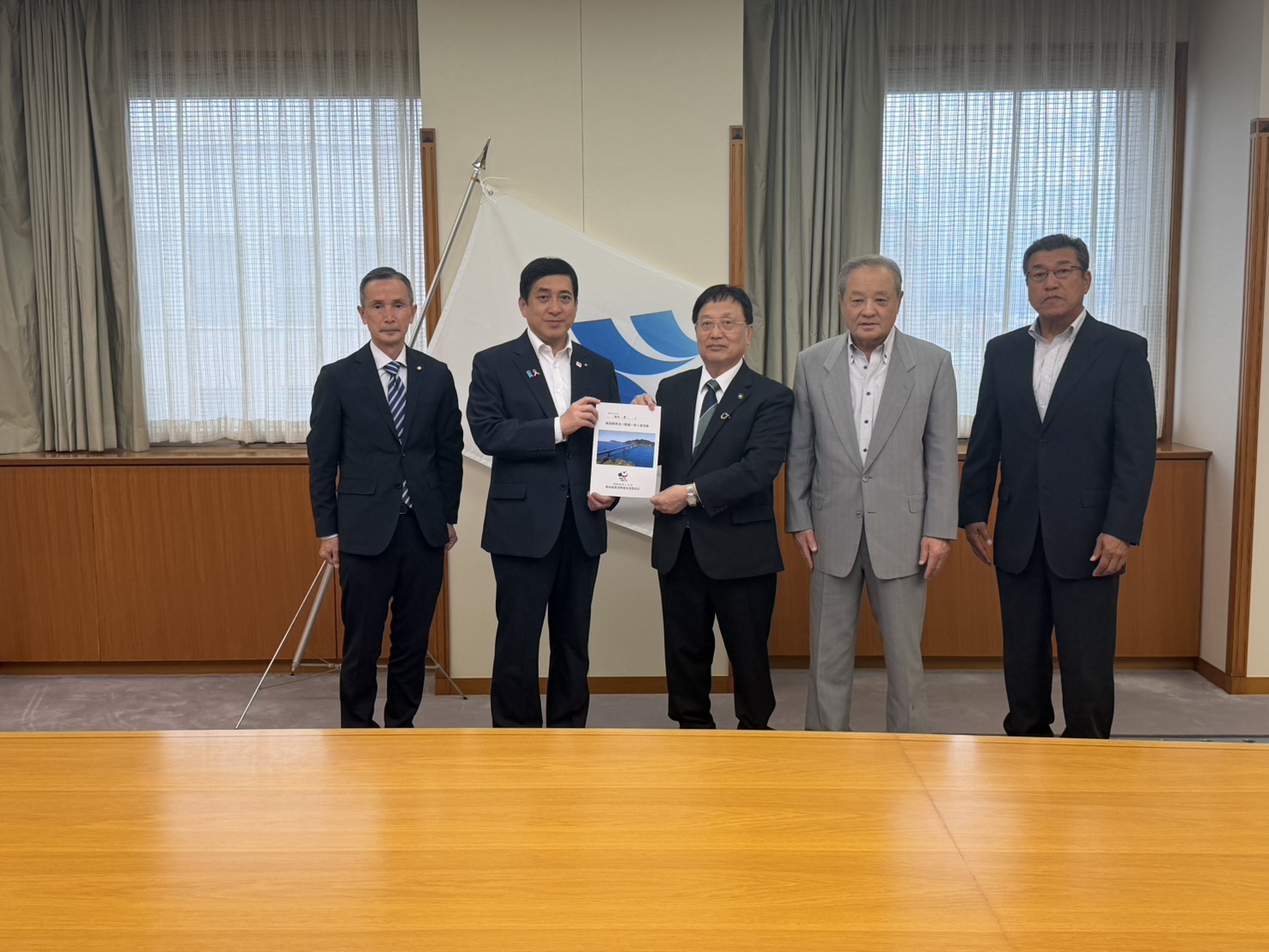 期成会会長田中良二市長（左から3人目）、鹿児島県塩田康一知事（左から2人目）