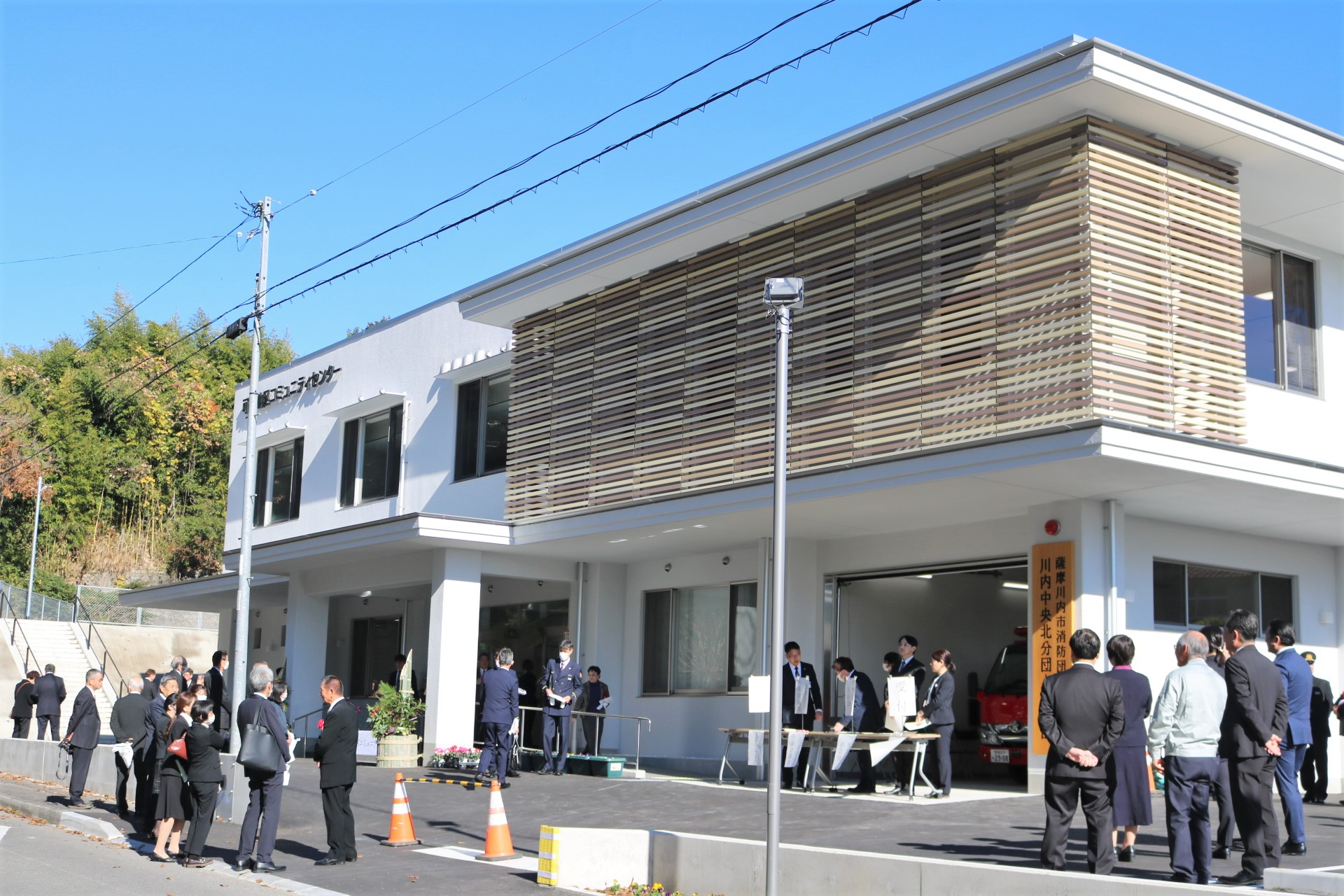 新築された可愛地区コミュニティセンター完成記念式典直前の外観写真