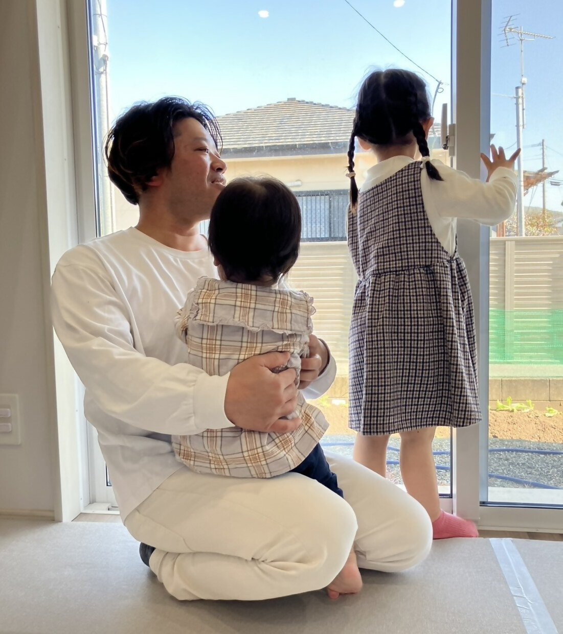 宇都組宮里さんと娘2人の写真