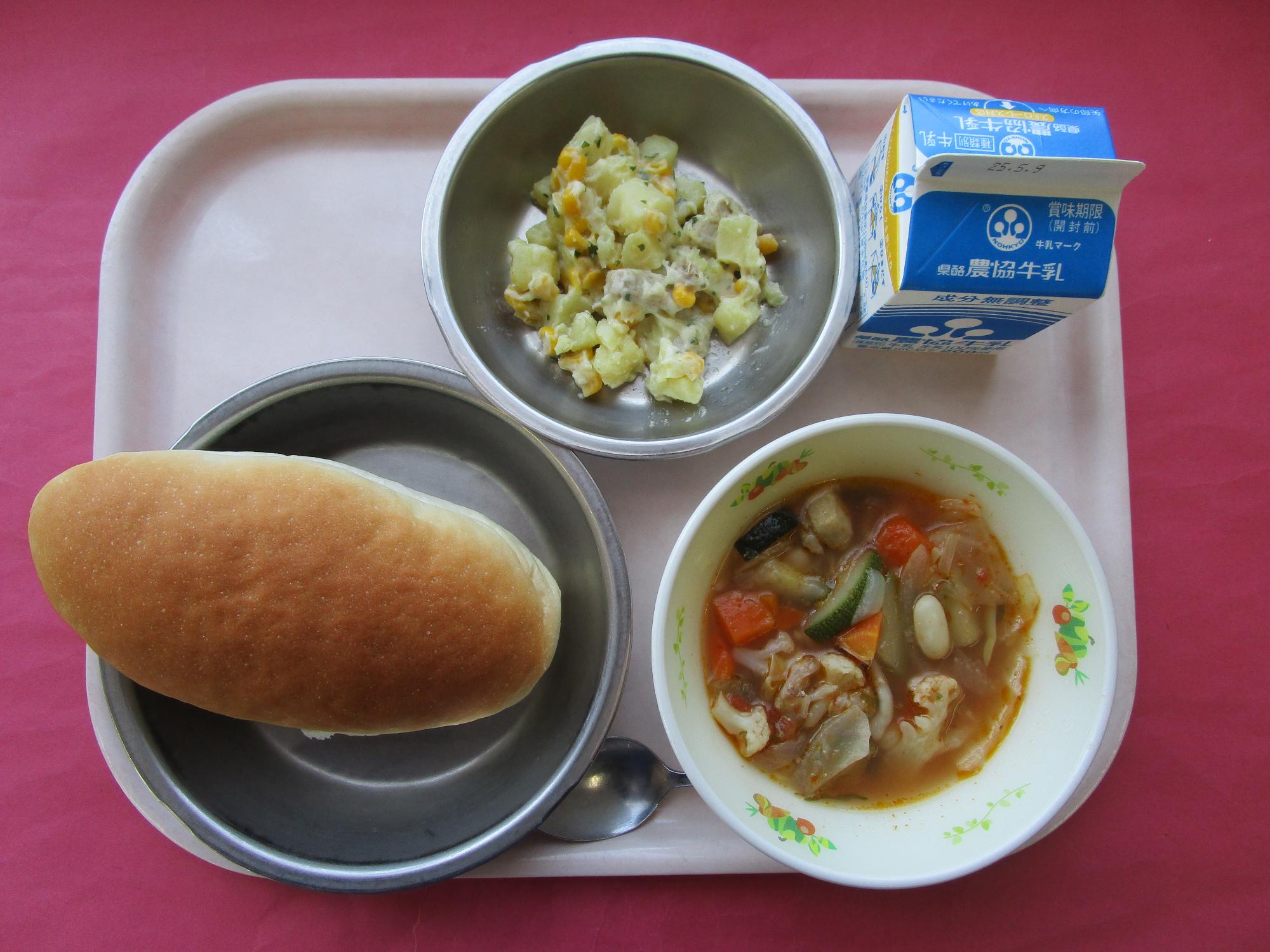 令和7年5月2日の給食画像A