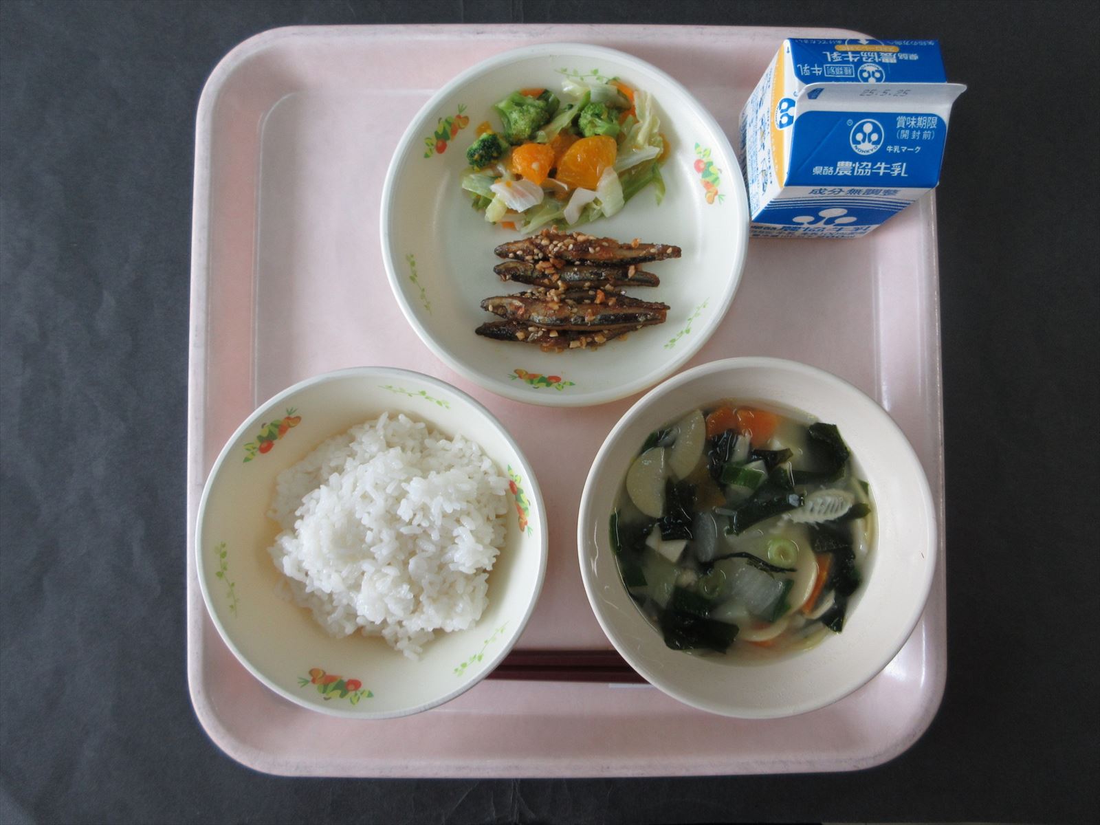 令和7年5月19日月曜日の給食画像