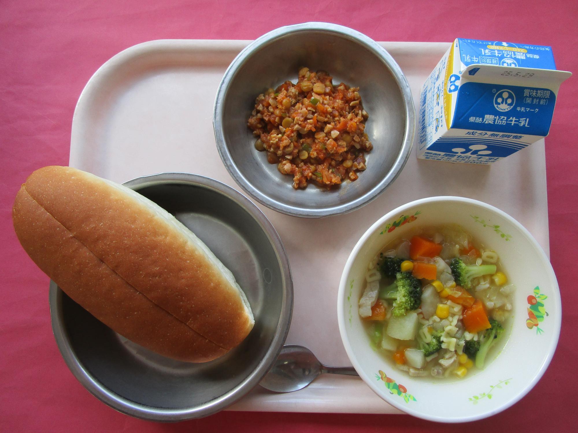 令和7年5月22日の給食画像A