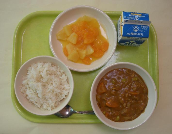 麦ごはん、ハヤシライス、ひんやりオレンジパイン、牛乳について