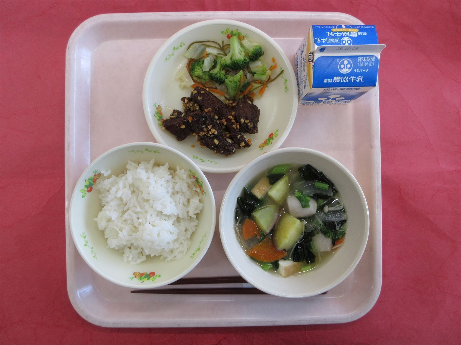 令和7年12月12日金曜日の給食画像