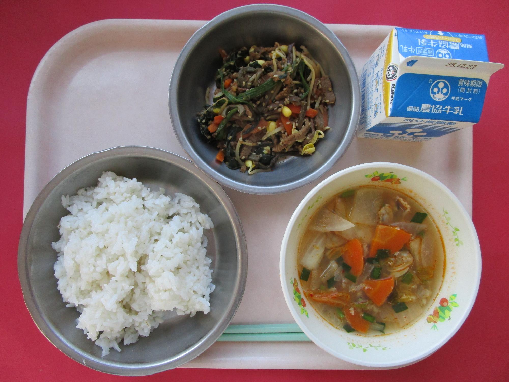 令和7年12月16日の給食画像A